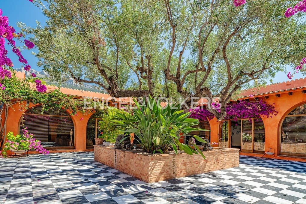 7 soveværelse Villa til salg i Altea med swimmingpool garage - € 3.750.000 (Ref: 9109839)