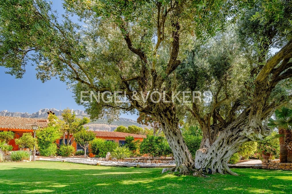 7 soveværelse Villa til salg i Altea med swimmingpool garage - € 3.750.000 (Ref: 9109839)