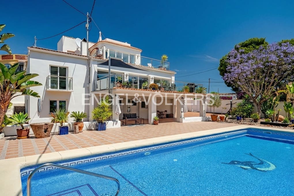 6 soveværelse Villa til salg i Calpe / Calp med swimmingpool garage - € 1.299.000 (Ref: 9127349)
