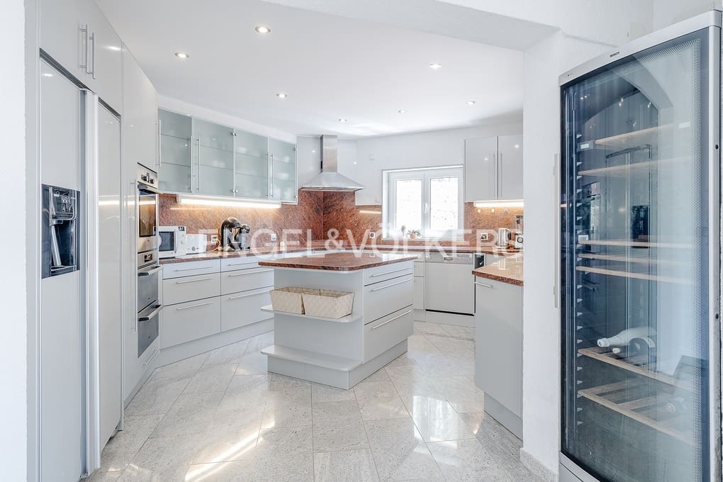 6 soverom Villa til salgs i Calpe / Calp med svømmebasseng garasje - € 1 950 000 (Ref: 9151085)