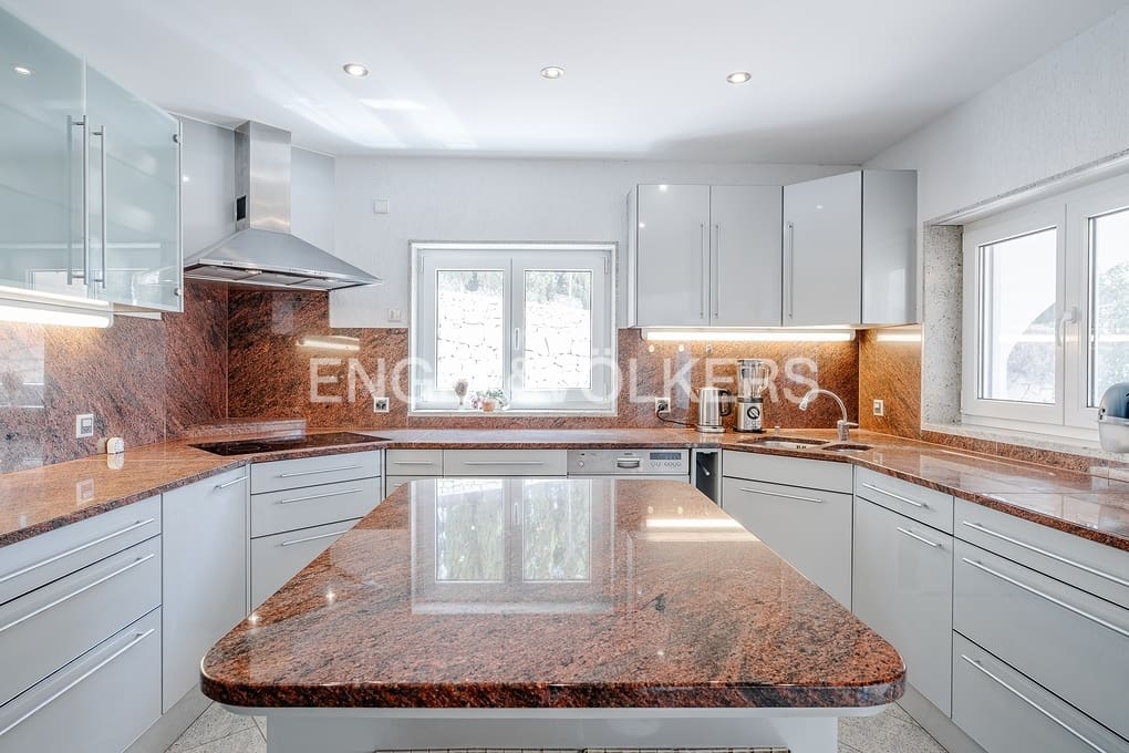 6 soverom Villa til salgs i Calpe / Calp med svømmebasseng garasje - € 1 950 000 (Ref: 9151085)