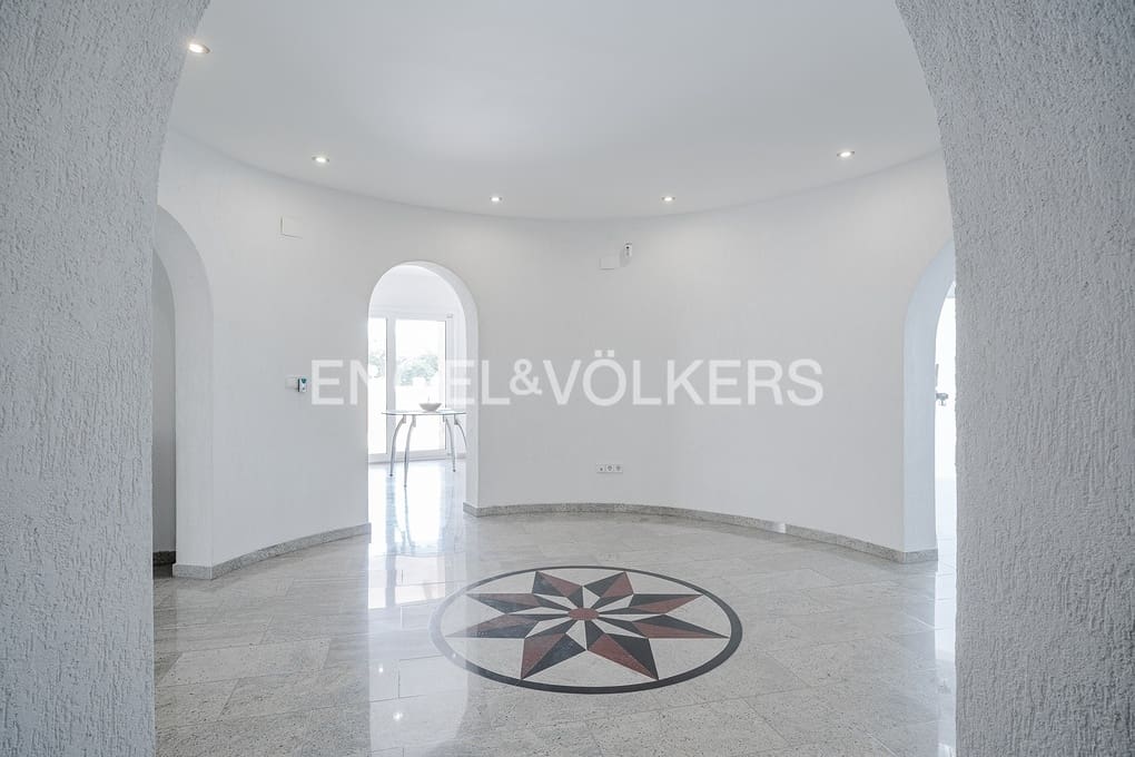 6 soverom Villa til salgs i Calpe / Calp med svømmebasseng garasje - € 1 950 000 (Ref: 9151085)