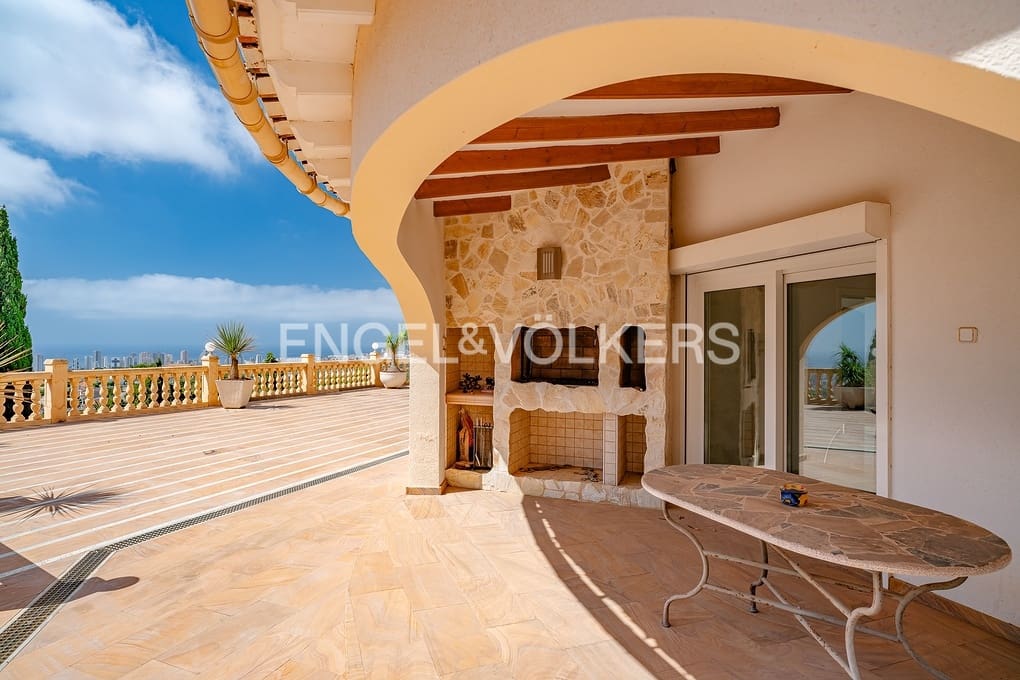 6 soverom Villa til salgs i Calpe / Calp med svømmebasseng garasje - € 1 950 000 (Ref: 9151085)