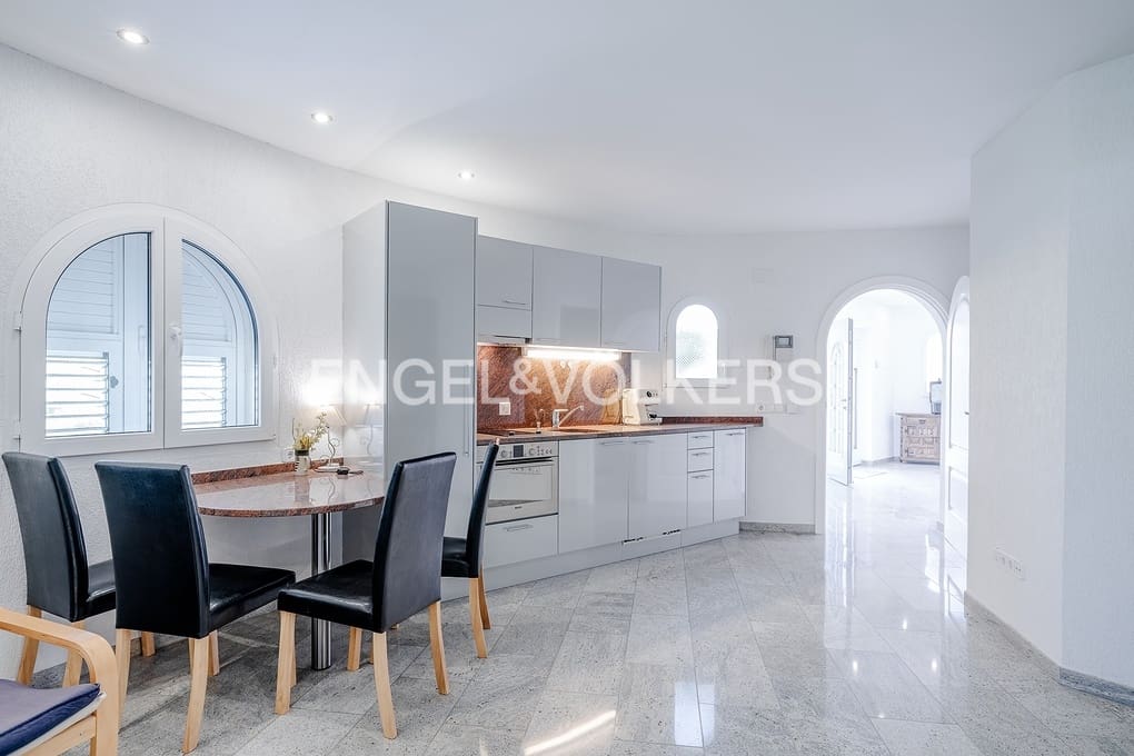 6 soverom Villa til salgs i Calpe / Calp med svømmebasseng garasje - € 1 950 000 (Ref: 9151085)