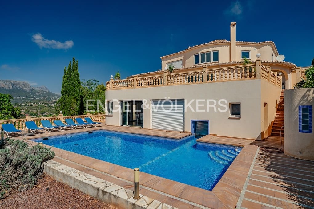 6 soverom Villa til salgs i Calpe / Calp med svømmebasseng garasje - € 1 950 000 (Ref: 9151085)