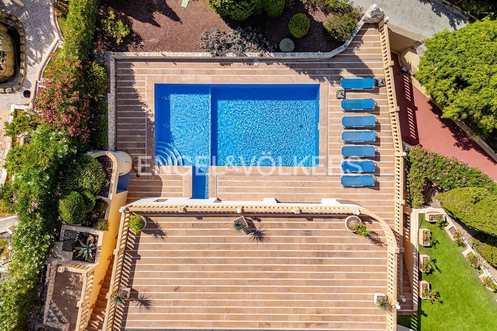 6 soverom Villa til salgs i Calpe / Calp med svømmebasseng garasje - € 1 950 000 (Ref: 9151085)