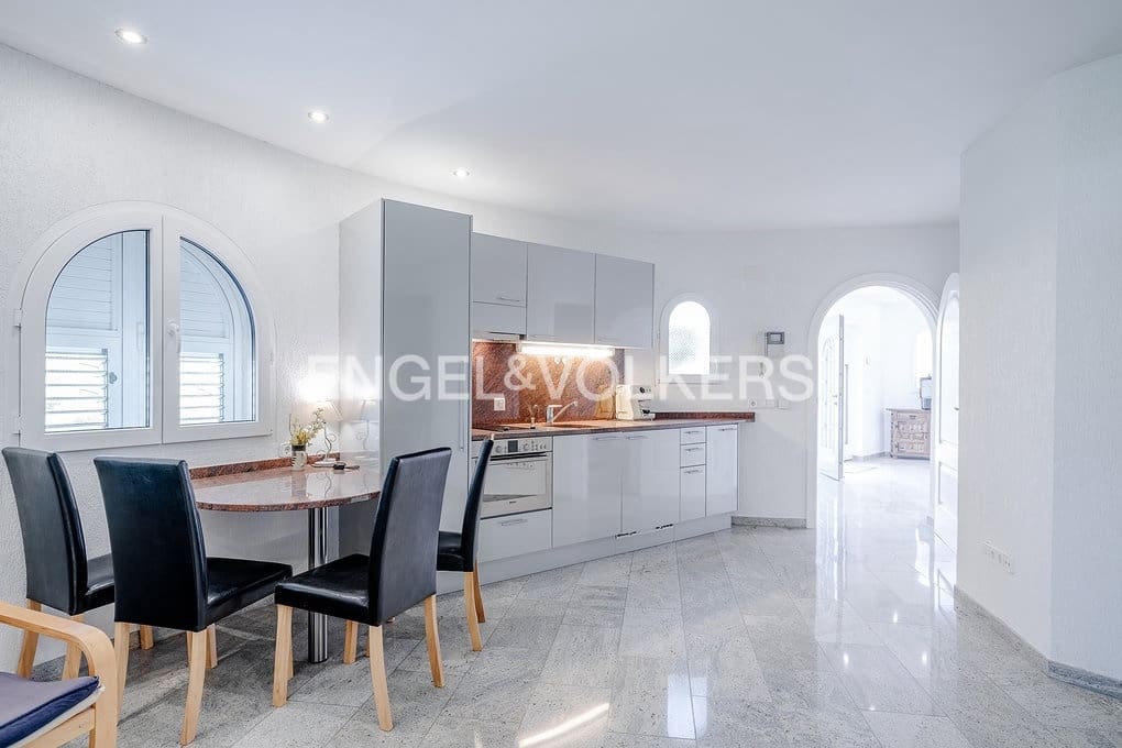6 soverom Villa til salgs i Calpe / Calp med svømmebasseng garasje - € 1 650 000 (Ref: 9151085)