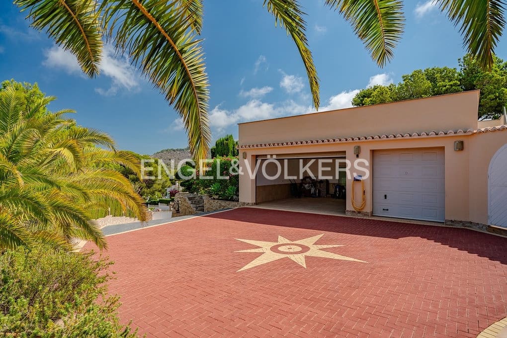 6 soverom Villa til salgs i Calpe / Calp med svømmebasseng garasje - € 1 650 000 (Ref: 9151085)