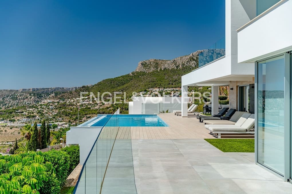 4 soveværelse Villa til salg i Calpe / Calp med swimmingpool garage - € 2.825.000 (Ref: 9153347)