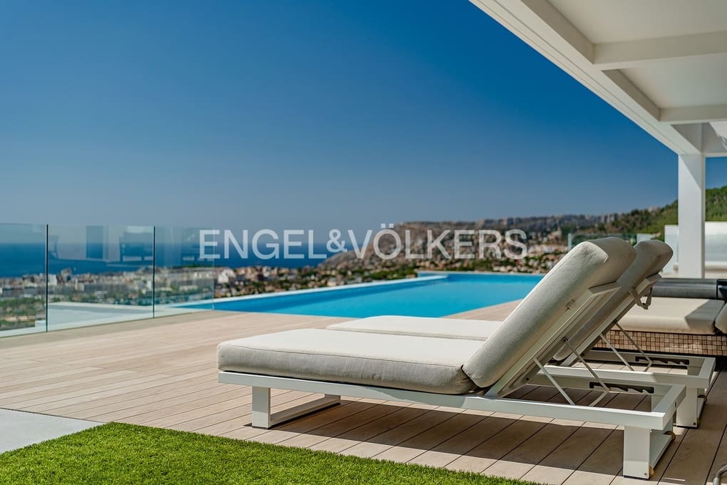 4 soveværelse Villa til salg i Calpe / Calp med swimmingpool garage - € 2.825.000 (Ref: 9153347)