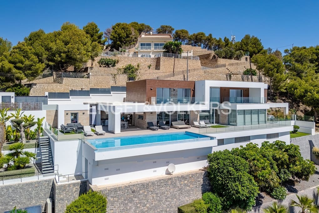 4 soveværelse Villa til salg i Calpe / Calp med swimmingpool garage - € 2.825.000 (Ref: 9153347)