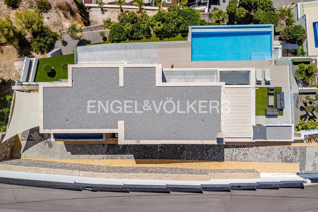 4 soveværelse Villa til salg i Calpe / Calp med swimmingpool garage - € 2.825.000 (Ref: 9153347)