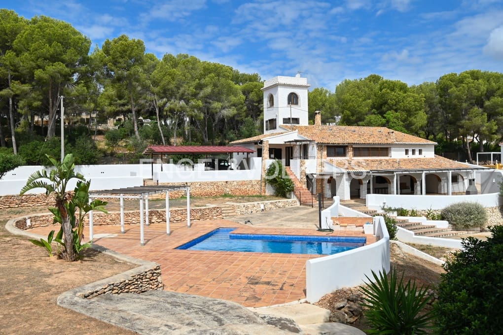 6 soverom Villa til salgs i Benissa med svømmebasseng garasje - € 1 050 000 (Ref: 9168388)