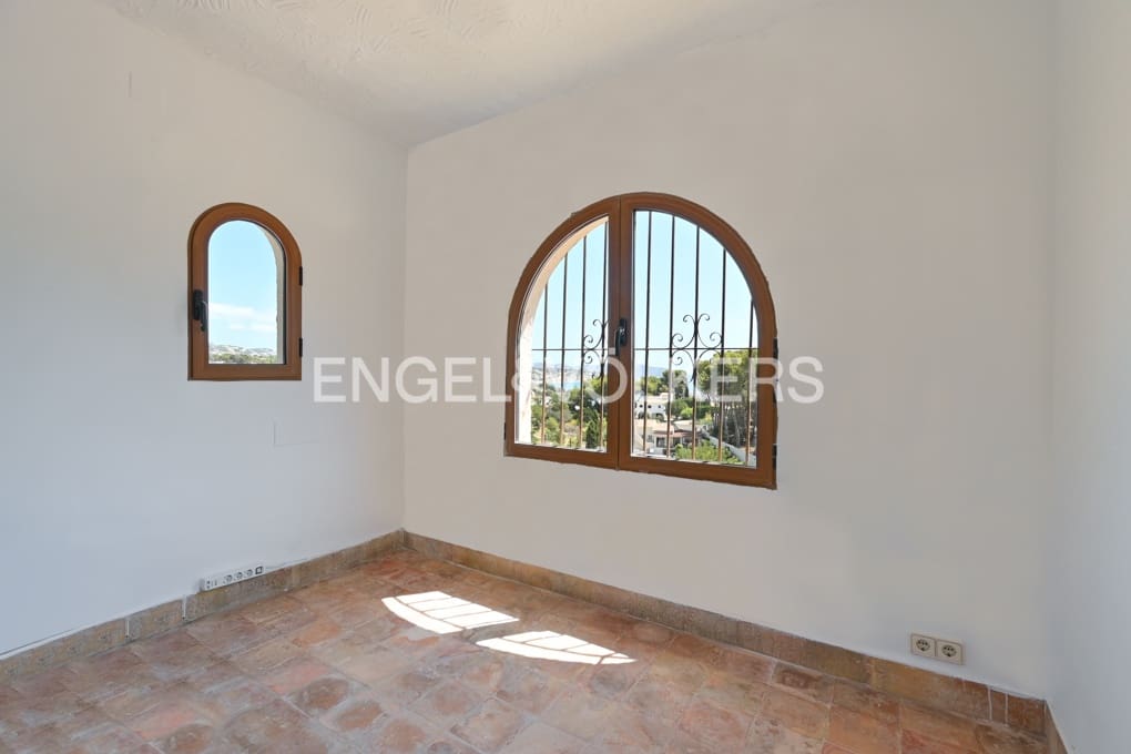 6 soverom Villa til salgs i Benissa med svømmebasseng garasje - € 1 050 000 (Ref: 9168388)