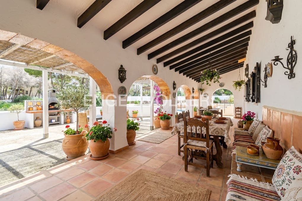 6 bedroom Villa for sale in Benissa with pool garage - € 1,050,000 (Ref: 9168388)