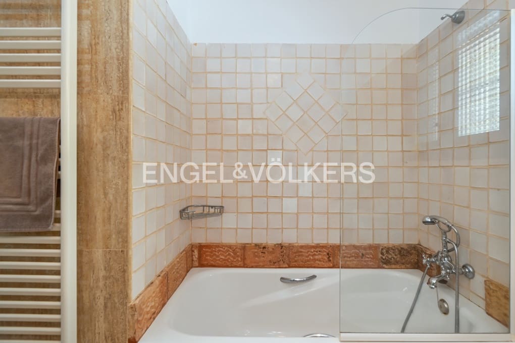 6 bedroom Villa for sale in Benissa with pool garage - € 1,050,000 (Ref: 9168388)