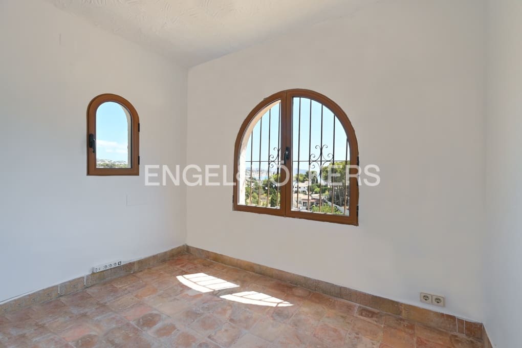 6 bedroom Villa for sale in Benissa with pool garage - € 1,050,000 (Ref: 9168388)