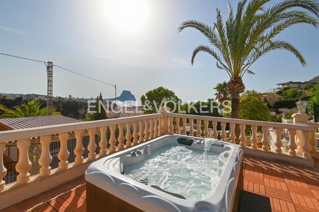 5 sovrum Villa till salu i Pueblo, Calpe / Calp med pool garage - 890 000 € (Ref: 9186051)