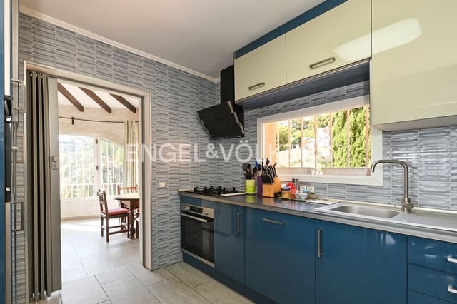 5 sovrum Villa till salu i Pueblo, Calpe / Calp med pool garage - 890 000 € (Ref: 9186051)
