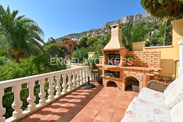 5 sovrum Villa till salu i Pueblo, Calpe / Calp med pool garage - 890 000 € (Ref: 9186051)