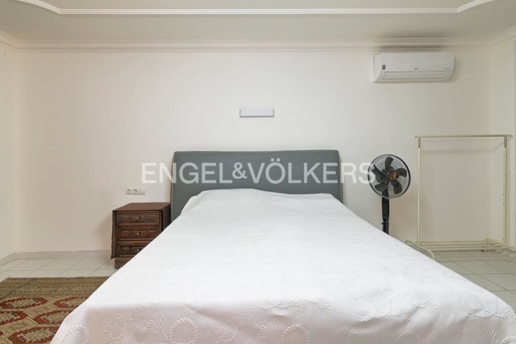 5 bedroom Villa for sale in Calpe / Calp with pool garage - € 890,000 (Ref: 9186051)