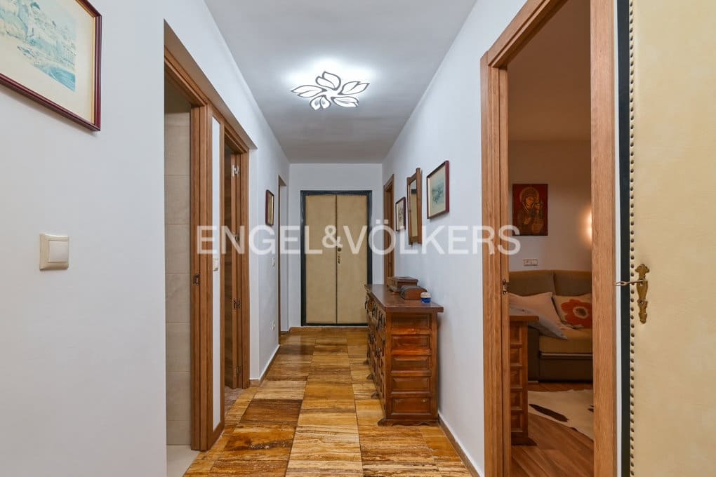 5 bedroom Villa for sale in Calpe / Calp with pool garage - € 890,000 (Ref: 9186051)