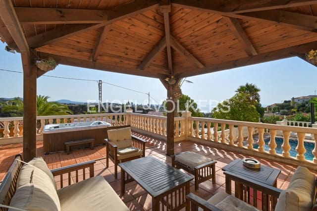 5 sovrum Villa till salu i Pueblo, Calpe / Calp med pool garage - 890 000 € (Ref: 9186051)