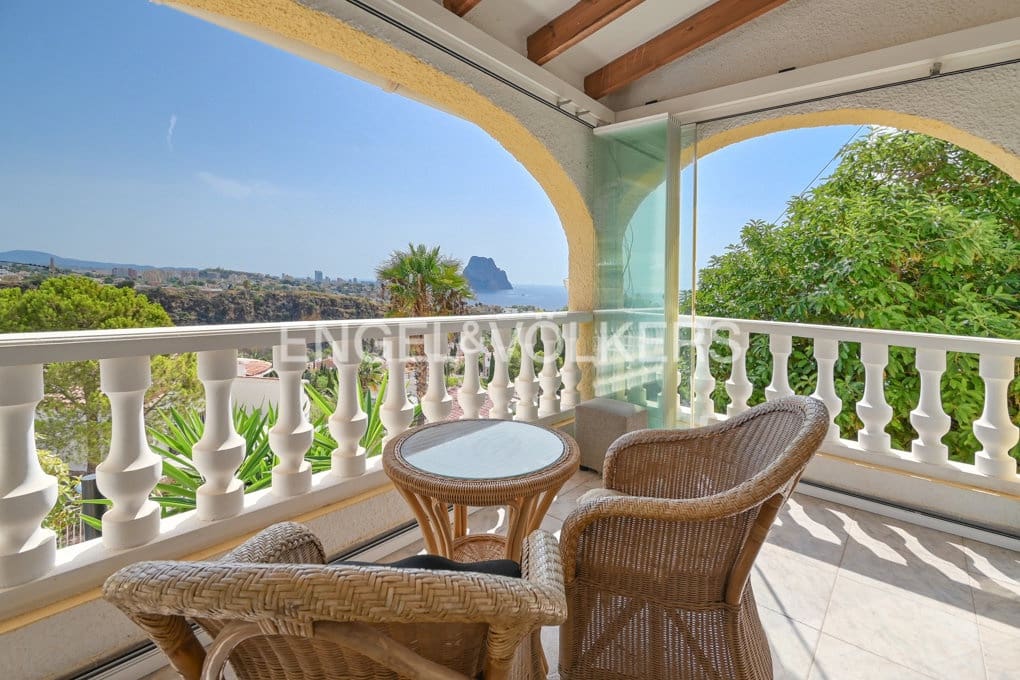 5 bedroom Villa for sale in Calpe / Calp with pool garage - € 890,000 (Ref: 9186051)