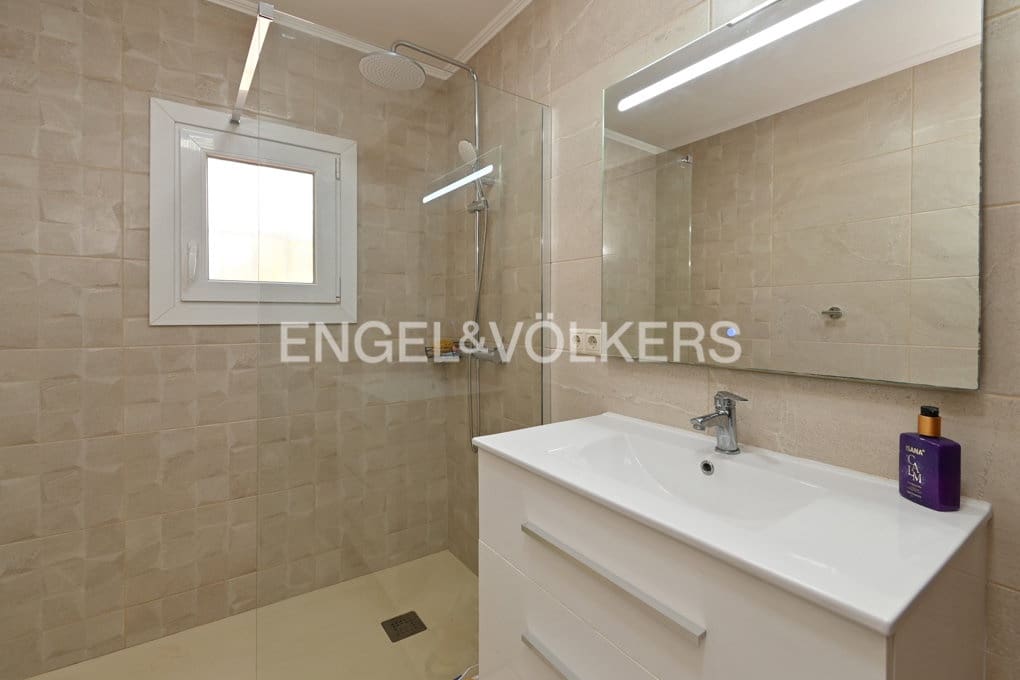 5 bedroom Villa for sale in Calpe / Calp with pool garage - € 890,000 (Ref: 9186051)