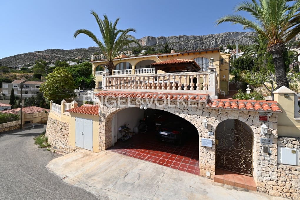 5 bedroom Villa for sale in Calpe / Calp with pool garage - € 890,000 (Ref: 9186051)