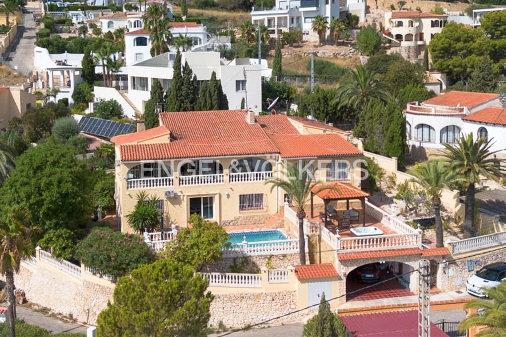 5 bedroom Villa for sale in Calpe / Calp with pool garage - € 890,000 (Ref: 9186051)