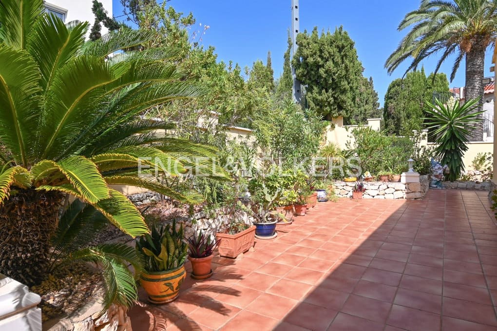 5 bedroom Villa for sale in Calpe / Calp with pool garage - € 890,000 (Ref: 9186051)