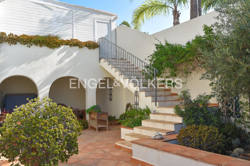 4 soverom Villa til salgs i Moraira med svømmebasseng garasje - € 1 999 000 (Ref: 9186498)