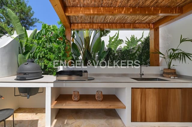 5 soverom Villa til salgs i Moraira, Teulada-Moraira med svømmebasseng garasje - € 1 849 000 (Ref: 9207774)