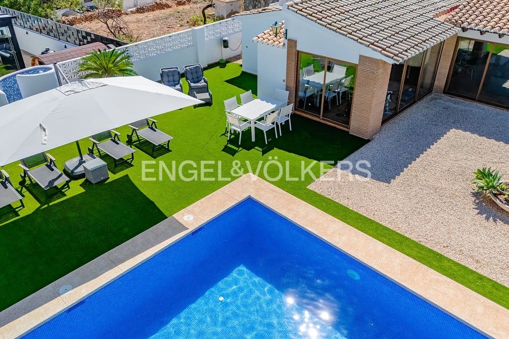 6 soveværelse Villa til salg i Calpe / Calp med swimmingpool garage - € 1.650.000 (Ref: 9241963)