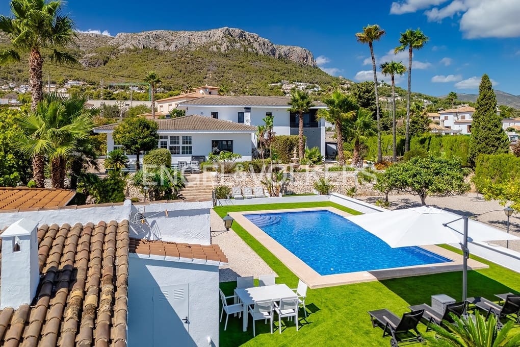 6 sypialnia Willa na sprzedaż w Calpe / Calp z basenem garażem - 1 650 000 € (Ref: 9241963)