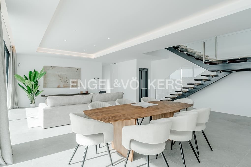 4 bedroom Villa for sale in Altea with pool garage - € 2,290,000 (Ref: 9293814)