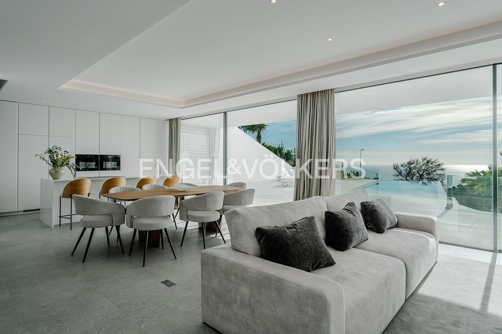 4 bedroom Villa for sale in Altea with pool garage - € 2,290,000 (Ref: 9293814)