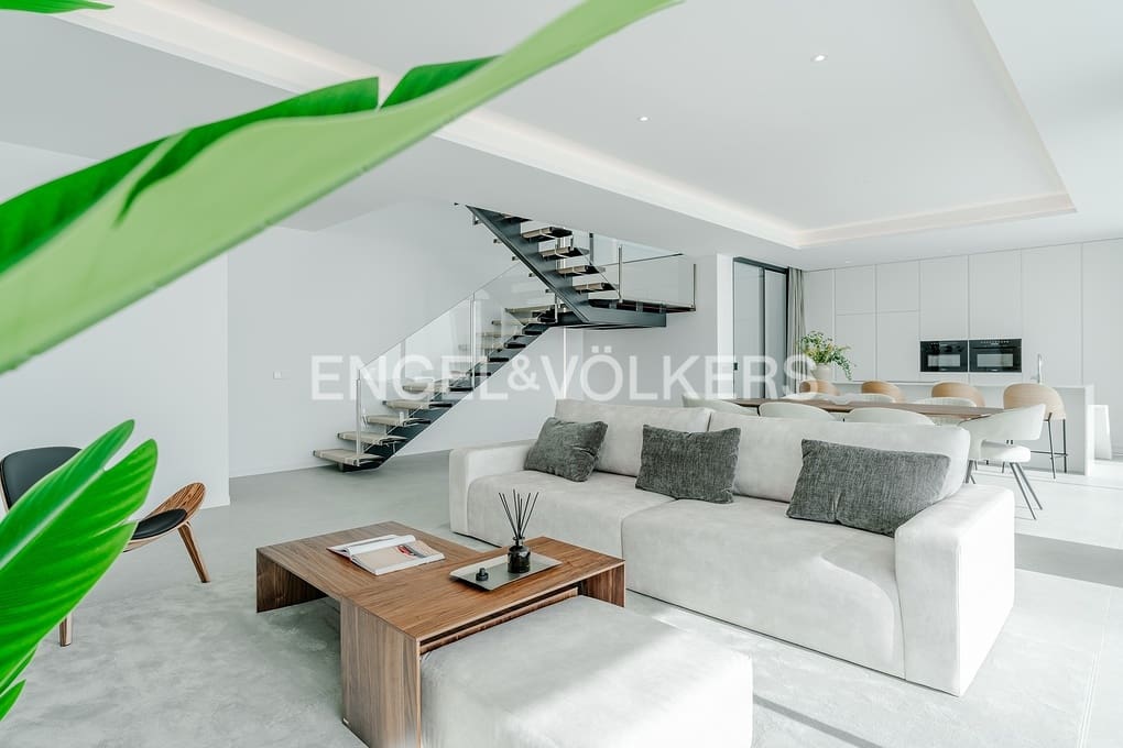 4 bedroom Villa for sale in Altea with pool garage - € 2,290,000 (Ref: 9293814)