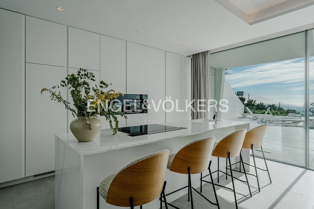 4 bedroom Villa for sale in Altea with pool garage - € 2,290,000 (Ref: 9293814)