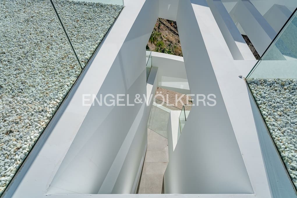 4 bedroom Villa for sale in Altea with pool garage - € 2,290,000 (Ref: 9293814)