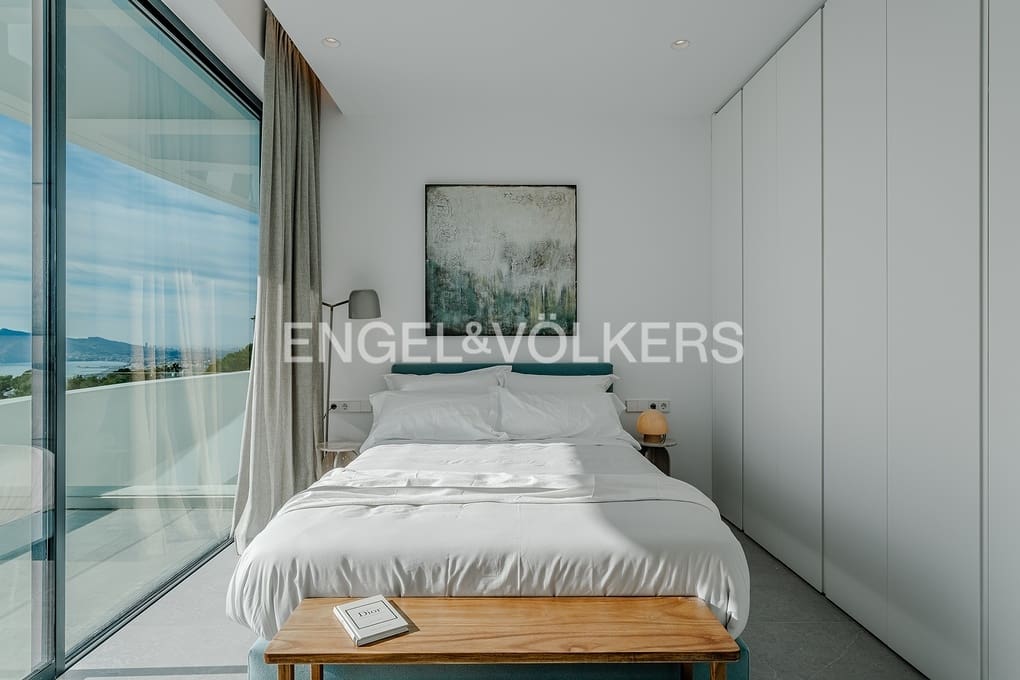 4 bedroom Villa for sale in Altea with pool garage - € 2,290,000 (Ref: 9293814)