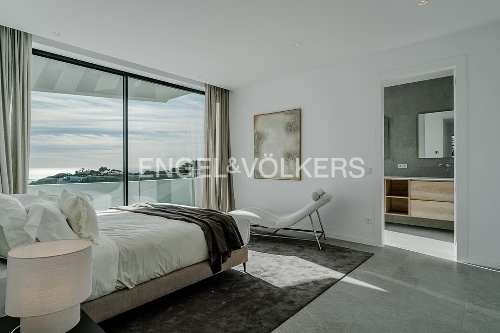 4 bedroom Villa for sale in Altea with pool garage - € 2,290,000 (Ref: 9293814)