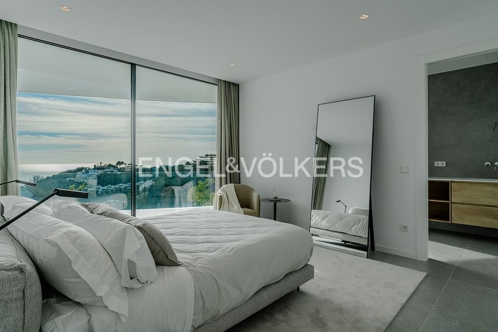 4 bedroom Villa for sale in Altea with pool garage - € 2,290,000 (Ref: 9293814)