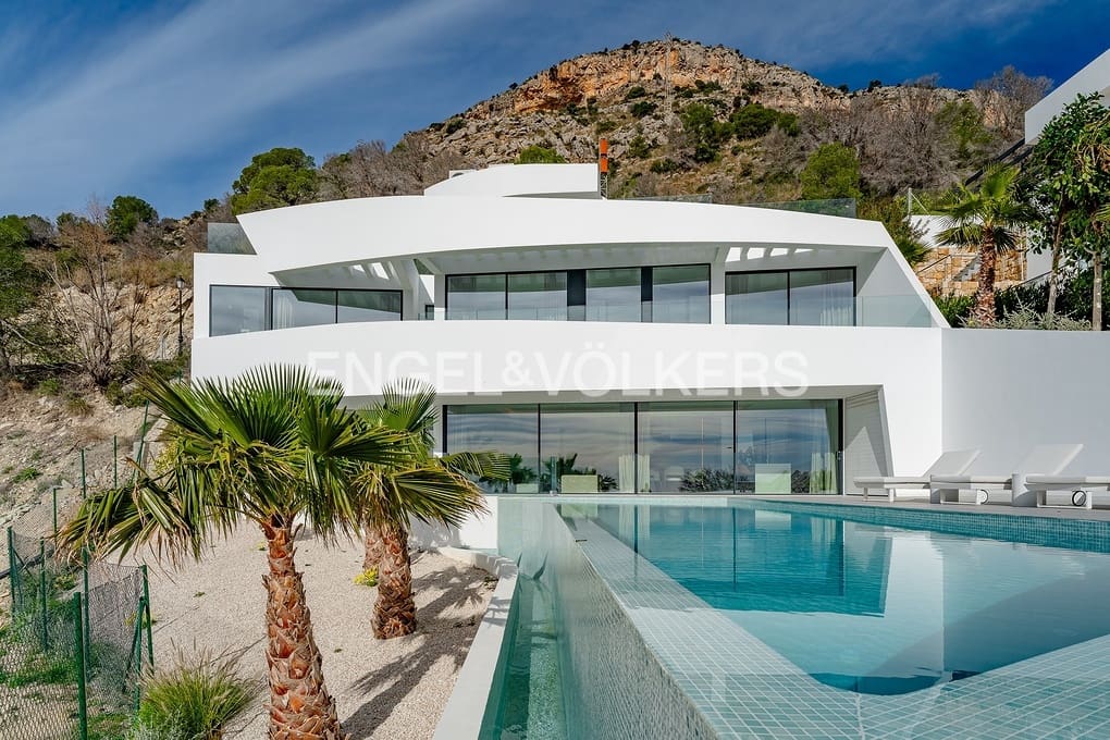 4 bedroom Villa for sale in Altea with pool garage - € 2,290,000 (Ref: 9293814)