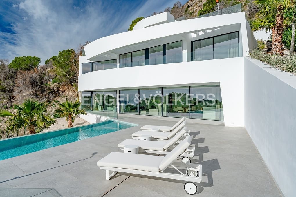 4 bedroom Villa for sale in Altea with pool garage - € 2,290,000 (Ref: 9293814)