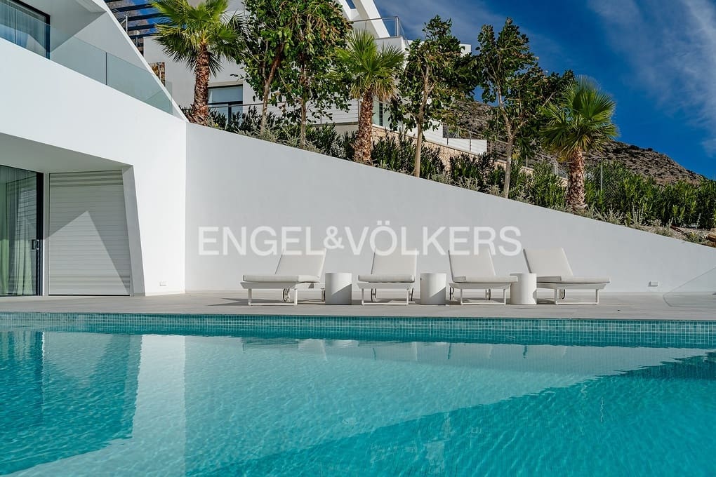 4 bedroom Villa for sale in Altea with pool garage - € 2,290,000 (Ref: 9293814)