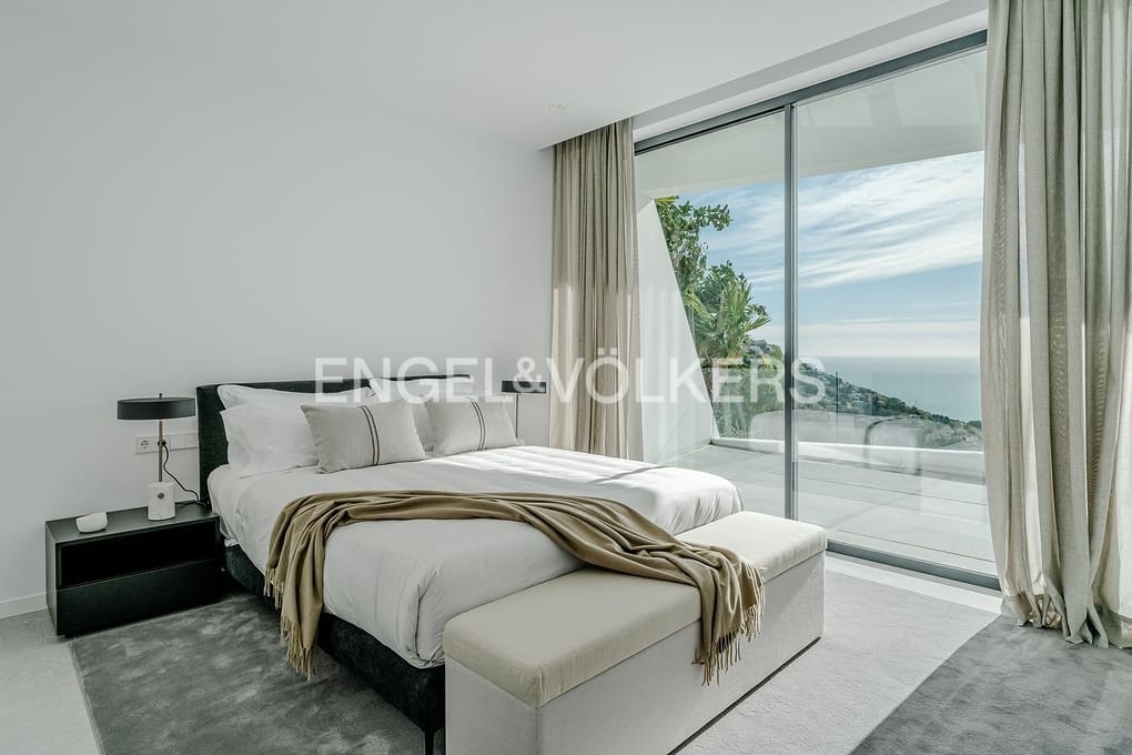 4 bedroom Villa for sale in Altea with pool garage - € 2,290,000 (Ref: 9293814)