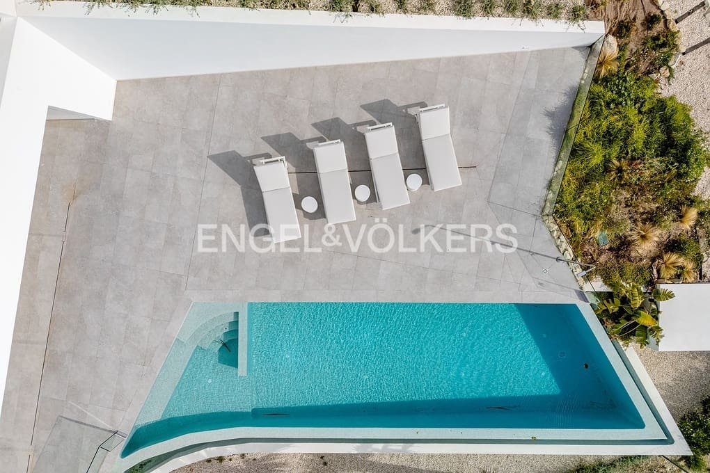 4 bedroom Villa for sale in Altea with pool garage - € 2,290,000 (Ref: 9293814)