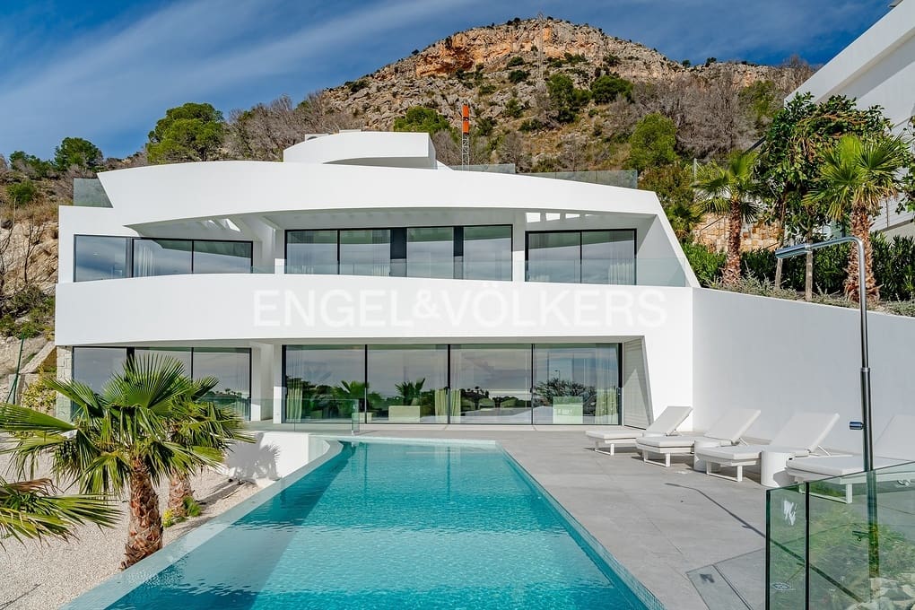 4 bedroom Villa for sale in Altea with pool garage - € 2,290,000 (Ref: 9293814)